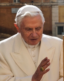 1 Pope Benedict Blessing Congress Bell